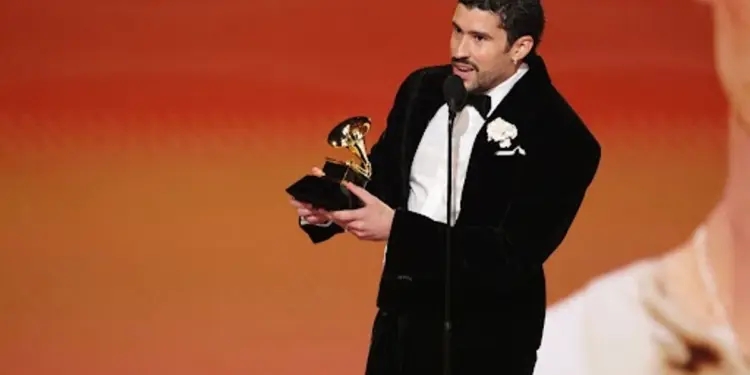 “¡Fuera ICE!”, clama Bad Bunny en entrega de los Grammy