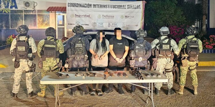 Tres detenidos con arsenal y auto robado tras operativo en Culiacán