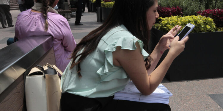 Tasa de desempleo descendió en el cuarto trimestre de 2025