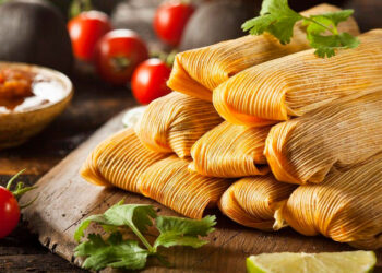 ¿Cuántos tamales es sano comer? Éstas son las calorías que te aporta si comes uno