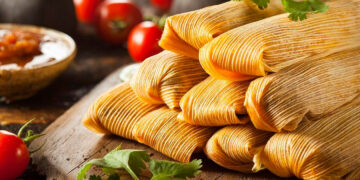 ¿Cuántos tamales es sano comer? Éstas son las calorías que te aporta si comes uno