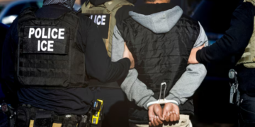 Trump confirma envío de agentes del ICE a los aeropuertos para seguridad; llegan este lunes