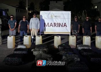 Aseguran embarcación con presunta cocaína frente a costas de Michoacán; hay seis detenidos