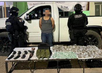 Detienen a hombre armado que circulaba en vehículo robado en El Rosario