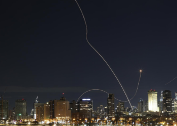 SRE pide a mexicanos evitar desplazamientos en Medio Oriente