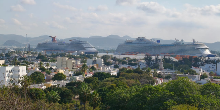 Recibe Mazatlán a más de 7 mil turistas en los primeros cruceros de marzo