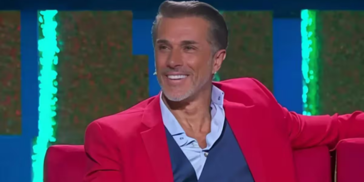 Sergio Mayer admite que “No podría vivir sin cámaras” y afirma que Telemundo le pagó más que su sueldo como diputado