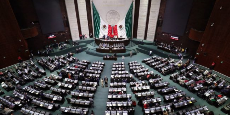 La Cámara de Diputados aprueba por unanimidad reconocer el derecho a la “desconexión digital” en la Ley Federal del Trabajo, con lo que trabajadores podrán ignorar mensajes, llamadas o correos laborales fuera de su jornada sin riesgo de sanciones