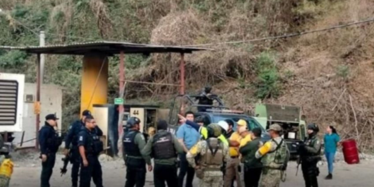 ¿Quiénes son los mineros atrapados en una mina en El Rosario en Sinaloa?