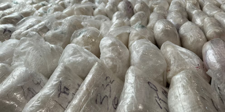 Detienen en EEUU a exfuncionario de Baja California por llevar casi 70 kilos de metanfetamina