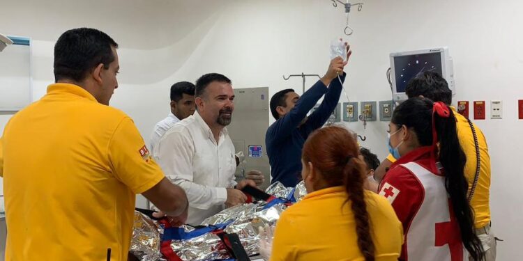 Rescatan con vida al primer minero tras más de cien horas