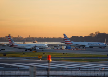 Cómo el alza en los precios del petróleo está cambiando el futuro de las aerolíneas y los pasajes aéreos en 2026