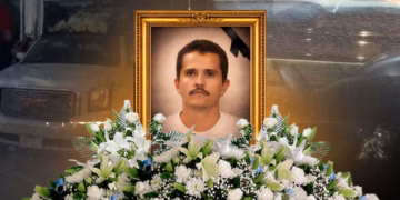 Féretro de color dorado, música de banda y más de 500 coronas: así fue el funeral de “El Mencho”