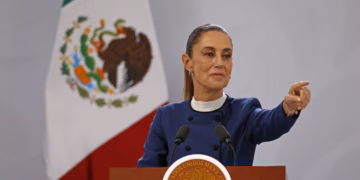 Sheinbaum niega que AMLO ingresó al hospital militar por problemas de salud: ‘Es falso’
