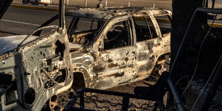 México combate al narcotráfico en una cuerda floja de terror