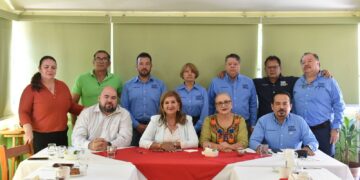 Tere Guerra se reúne con gremio de transportistas de Mazatlán