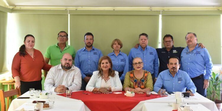 Tere Guerra se reúne con gremio de transportistas de Mazatlán