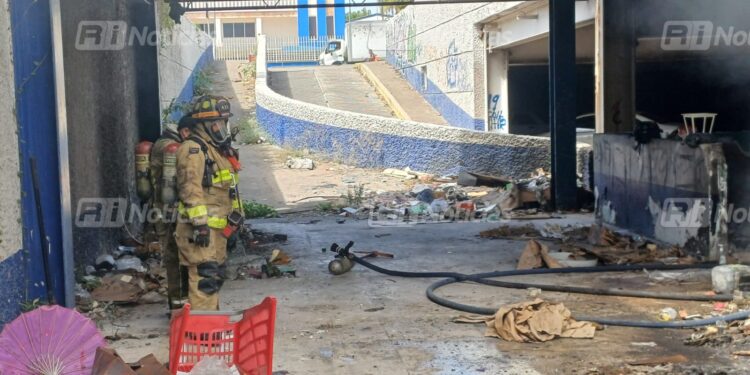 Se registra incendio en antigua tienda del ISSSTE en Mazatlán