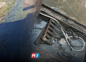 Vecinos del Jabalíes amagan con protestas ante persistentes inundaciones de aguas negras