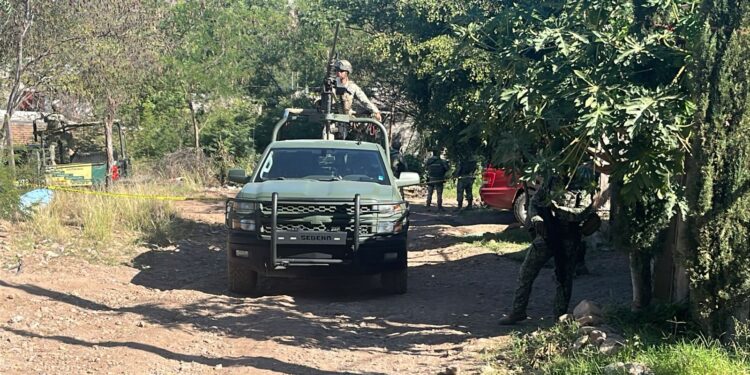 Encuentran a un hombre asesinado a balazos en Cumbres del Águila