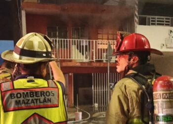 Se incendia vivienda en la Loma Atravesada en Mazatlán