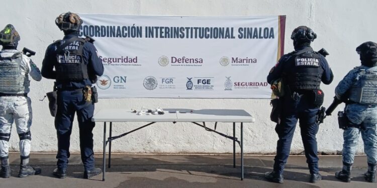 Aseguran telefónos y objetos prohibidos en penal de Aguaruto, en Culiacán