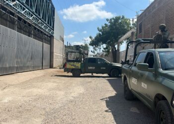 Tras balacera, mujer resulta herida por bala perdida en Culiacán