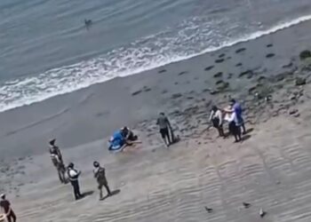 Joven es rescatado del mar en Playa Norte, en Mazatlán; reportan que perdió la vida