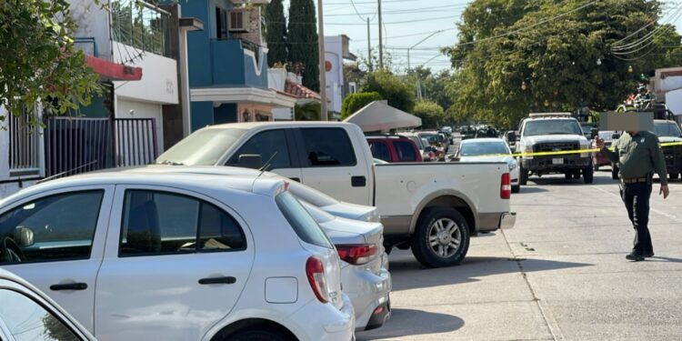 Balean vivienda y camioneta en fraccionamiento ISSTESIN, en Culiacán