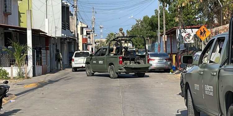 Motociclista es atacado a balazos en el Infonavit Barrancos, en Culiacán