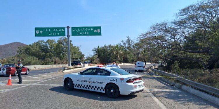 Localizan a hombre asesinado a balazos sobre la Carretera Internacional en el Venadillo
