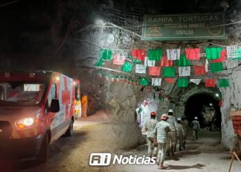 Extraen agua de la mina Santa Fe con la esperanza de hallar a los tres mineros con vida