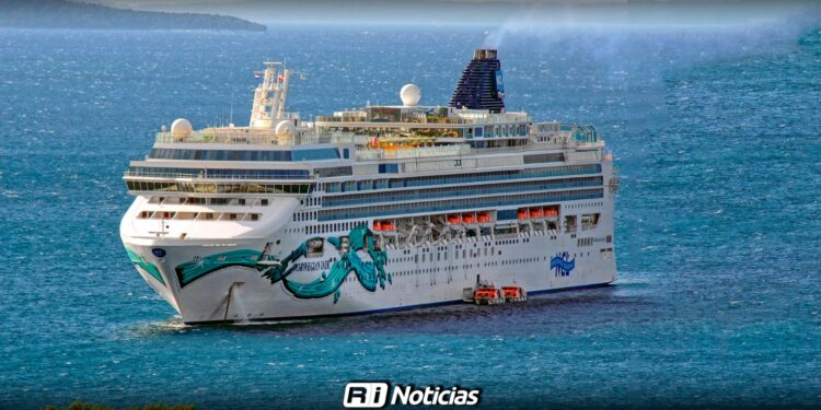 El Norwegian Jade arriba a Mazatlán con más de 2,500 pasajeros para cerrar el mes