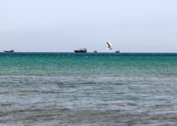 Irán amenaza con cerrar completamente el estrecho de Ormuz