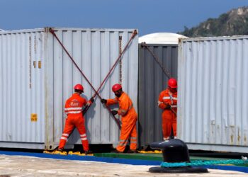 Comienza carga de convoy que saldrá desde México hacia Cuba con ayuda humanitaria