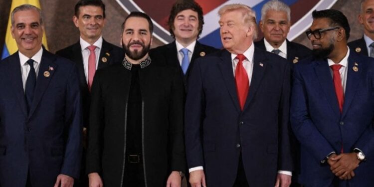 “No tengo tiempo de aprender su maldito idioma”: Trump a presidentes latinoamericanos durante cumbre del “Escudo de las Américas”