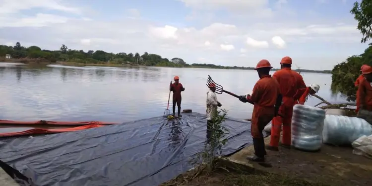 FGR investiga derrame de petróleo en Veracruz y Tabasco; ya hay delito penal por el caso: Sheinbaum