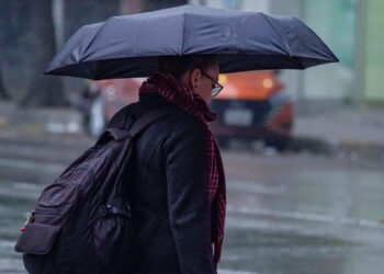 Frente frío 42 mantiene lluvias, vientos intensos y ambiente frío en gran parte del país