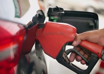 Sheinbaum critica alza en diésel a 29.50 pesos; habrá reunión con gasolineros