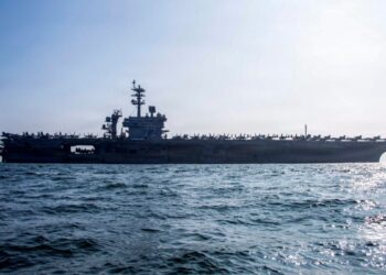 Irán ataca al portaviones USS Abraham Lincoln con misiles balísticos