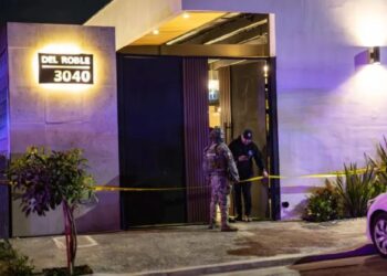 Sujeto dispara contra grupo musical que contrató para cumpleaños; murió el vocalista