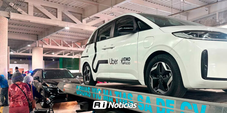 Tomar un taxi por aplicación en el aeropuerto, una carrera de obstáculos en las tres ciudades mundialistas