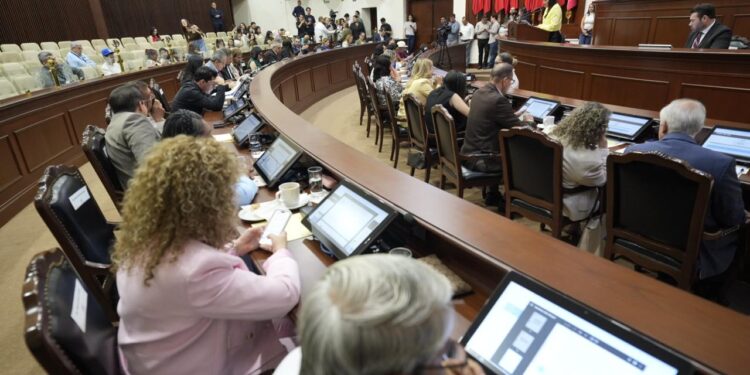 Diputadas y diputados dan lectura a seis nuevas iniciativas