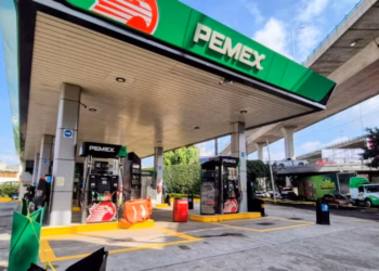 ¿Cuánto vas a pagar por la gasolina Magna y Premium tras el nuevo acuerdo entre el Gobierno y las gasolineras?