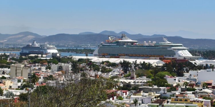 Más de 5 mil cruceristas llegan a Mazatlán en un solo día