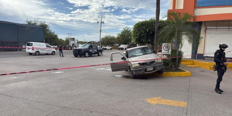 Hombre es asesinado a balazos en gasolinera de Aguaruto