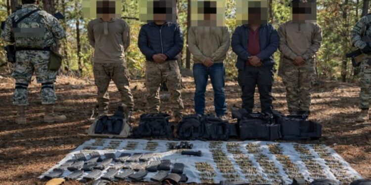 Enfrentamiento entre civiles armados y autoridades en el Triángulo Dorado deja cinco detenidos con camionetas blindadas, armas y más de 20 drones