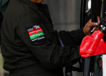 ¿Subirá la gasolina? Gobierno se reúne con gasolineros para frenar precios