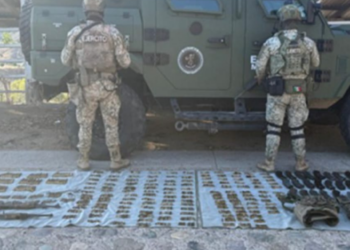 En distintos poblados de Badiraguato, el Grupo Interinstitucional aseguró armas, cargadores, municiones y decenas de artefactos explosivos