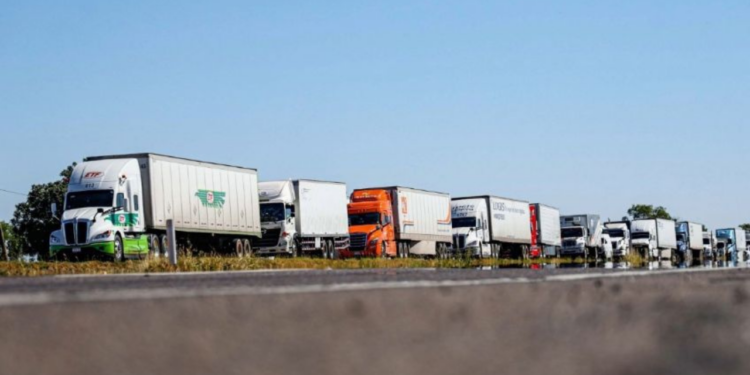 ¿A qué hora empieza el megabloqueo de transportistas el 6 de abril? Horarios de movilización por el Paro Nacional